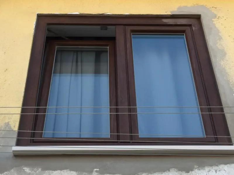 Janelas e portas imitação madeira