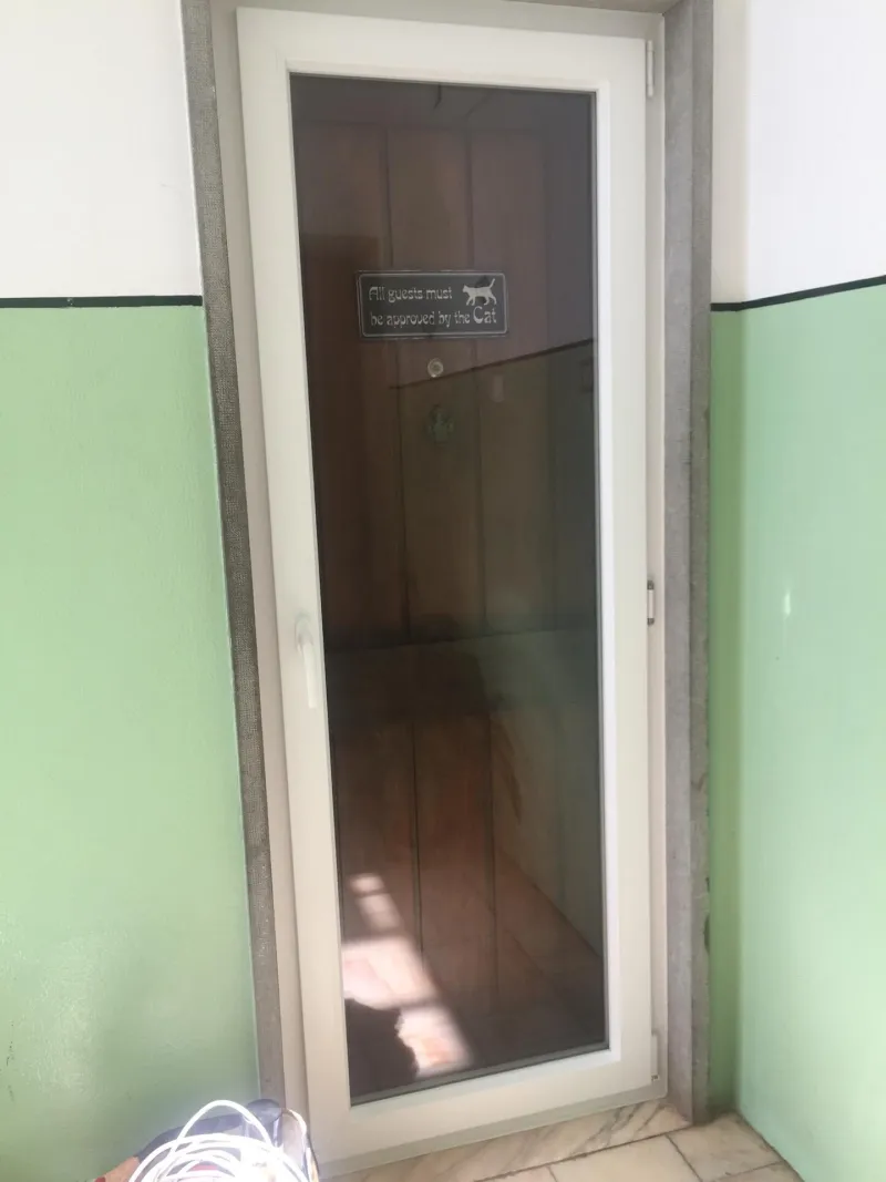 Portas e janelas brancas