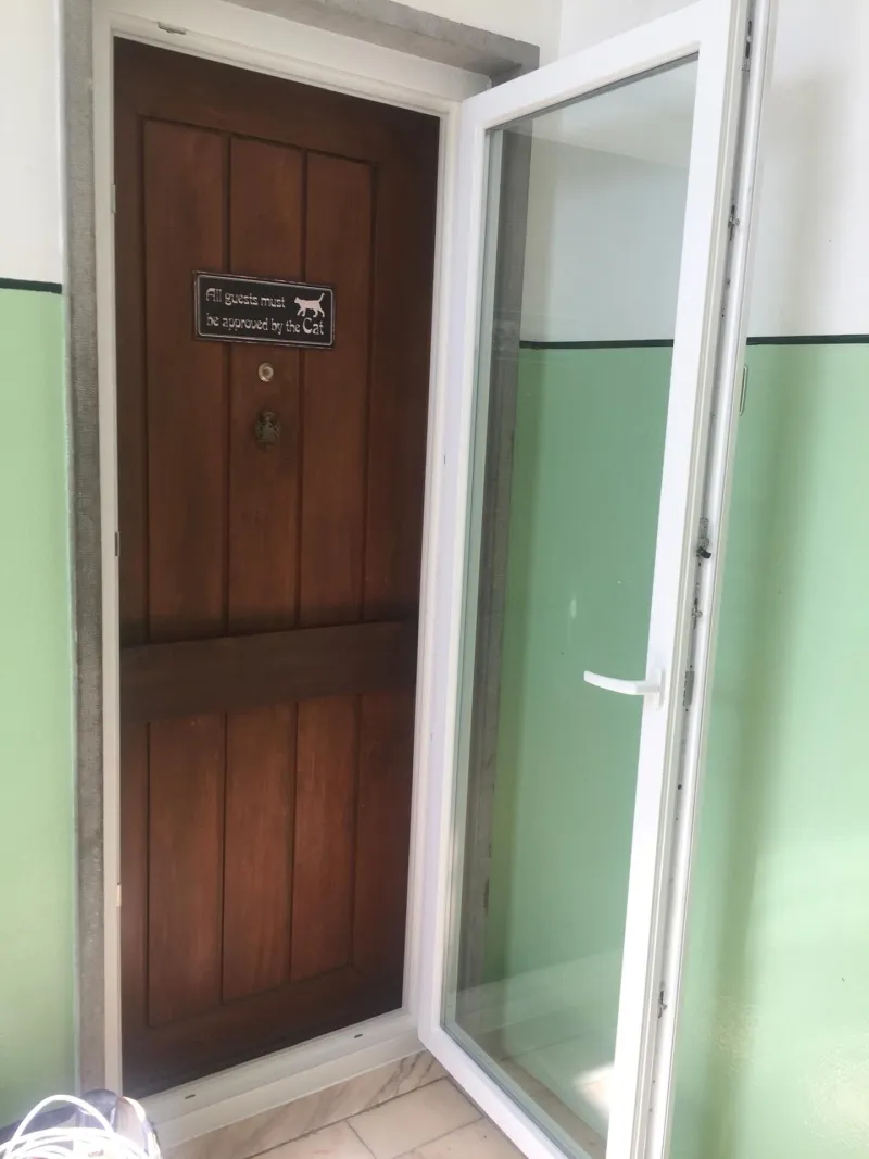Portas e janelas brancas
